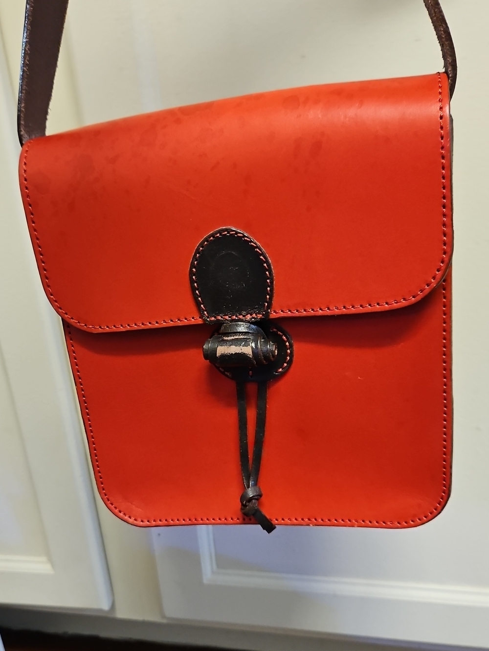 Vintage Style Artisan Thick Leather Crossbody Saddle Bag Colorblock Red Black